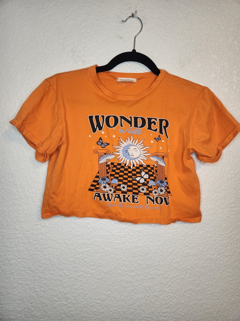 Moonchild Wonder Awake Now Orange Graphic Crop Tee women's xs